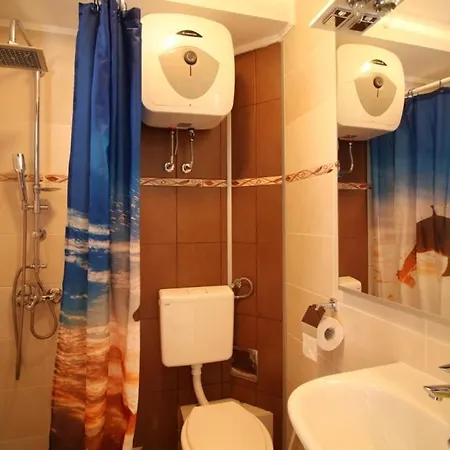 4693-1 For Max. 6 Pers. In Malinska