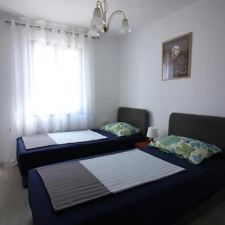 Appartamento 4693-1 For Max. 6 Pers. In