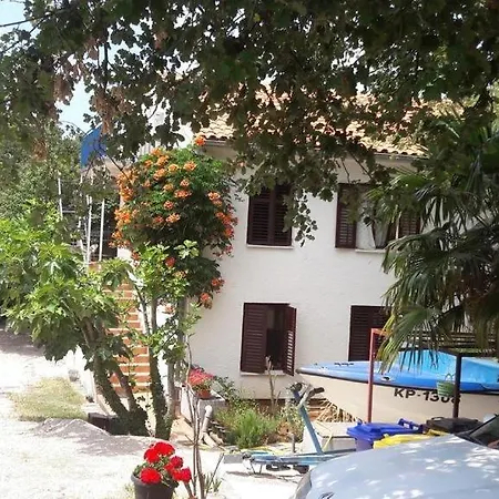 4693-1 For Max. 6 Pers. In *