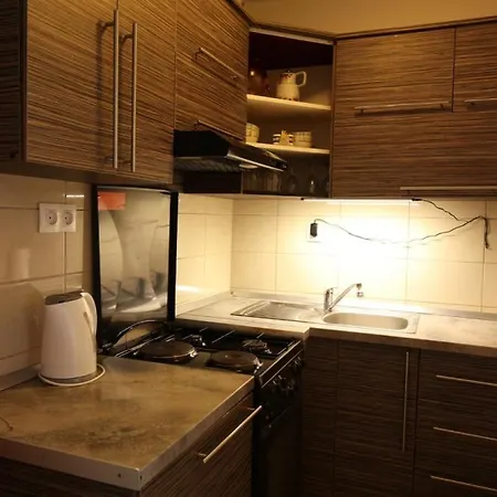 4693-1 For Max. 6 Pers. In