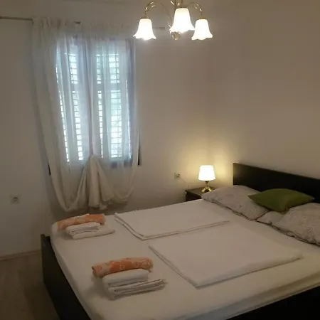 4693-1 For Max. 6 Pers. In