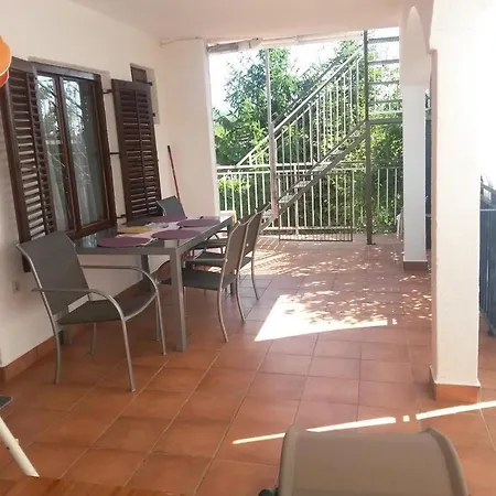 4693-1 For Max. 6 Pers. In Apartment Malinska