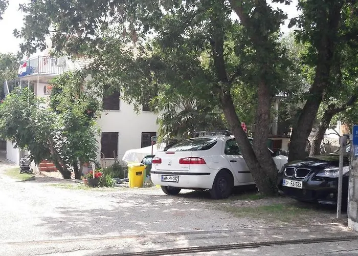 4693-1 For Max. 6 Pers. In Apartament Malinska