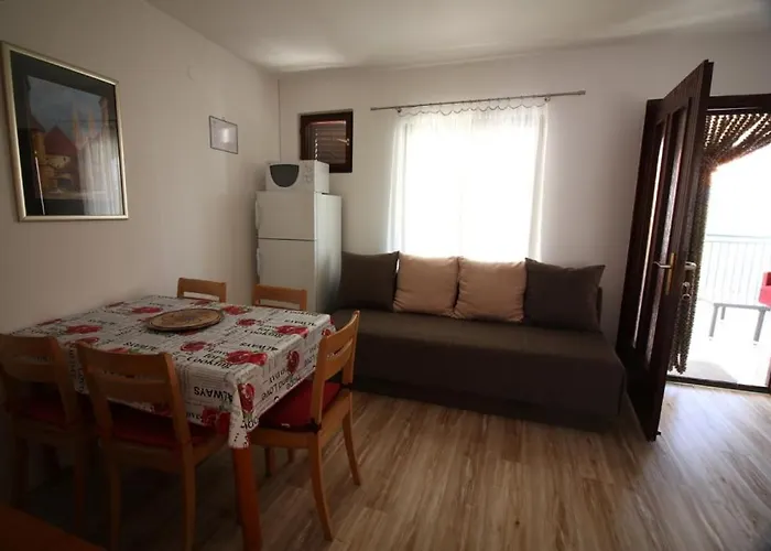 4693-1 For Max. 6 Pers. In Apartament *