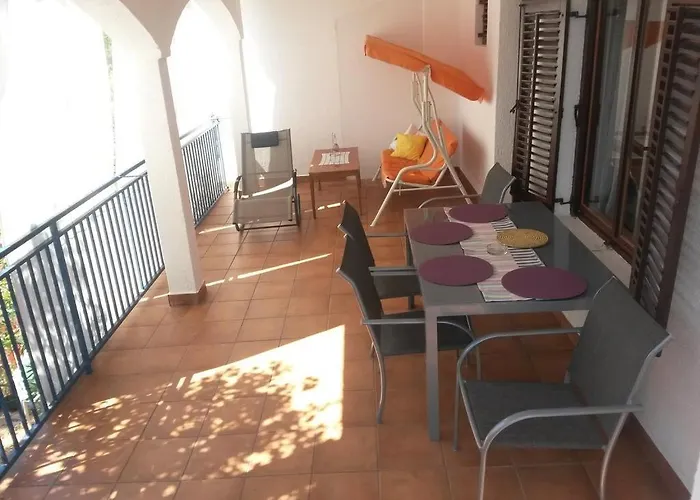 4693-1 For Max. 6 Pers. In Apartament Malinska
